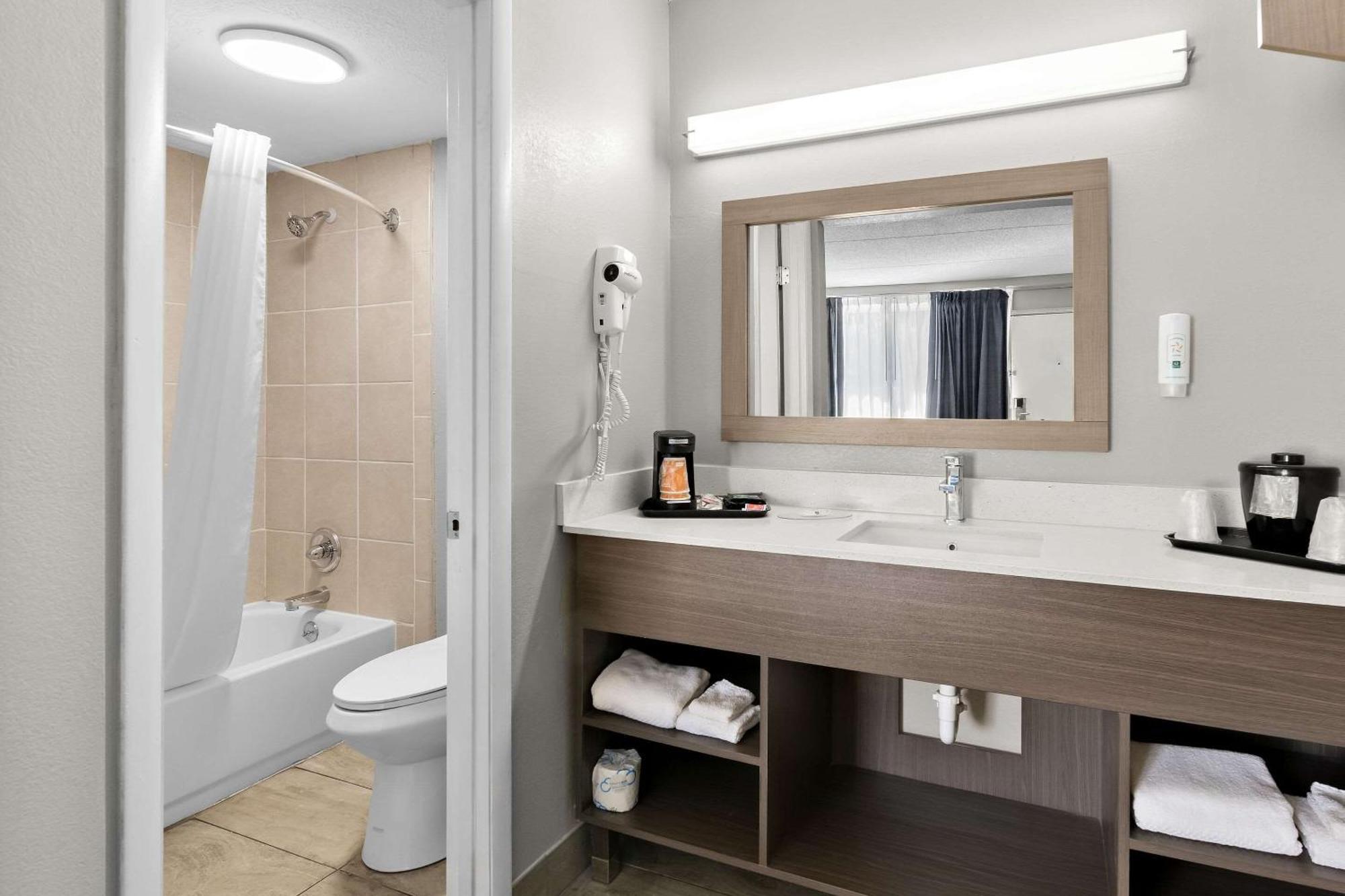 Quality Inn Nashville - Opryland Area Exterior photo